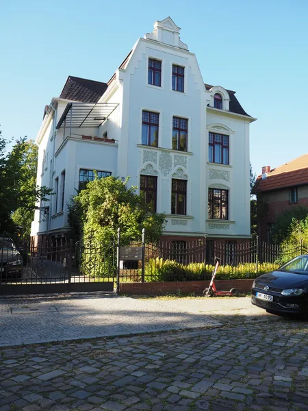 Frisch sanierte Souterrainwohnung im Altbau — photo 1